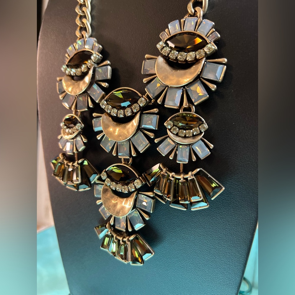 Banana Republic Statement Necklace - Picture 2 of 10